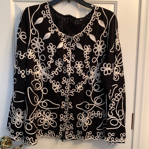 White Embroidered Jacket BCHESQ-251057 - Wausau